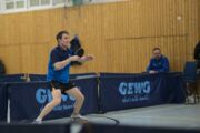 Niklas Munz beim Punktspiel in der Verbandsoberliga Nord zwischen SV Friedrichsort und TTC Mölln am 30.10.2021