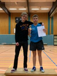 Trainer Jonas Süßmuth mit dem Landesmeister der Jugend 2019 Mats Gaethje