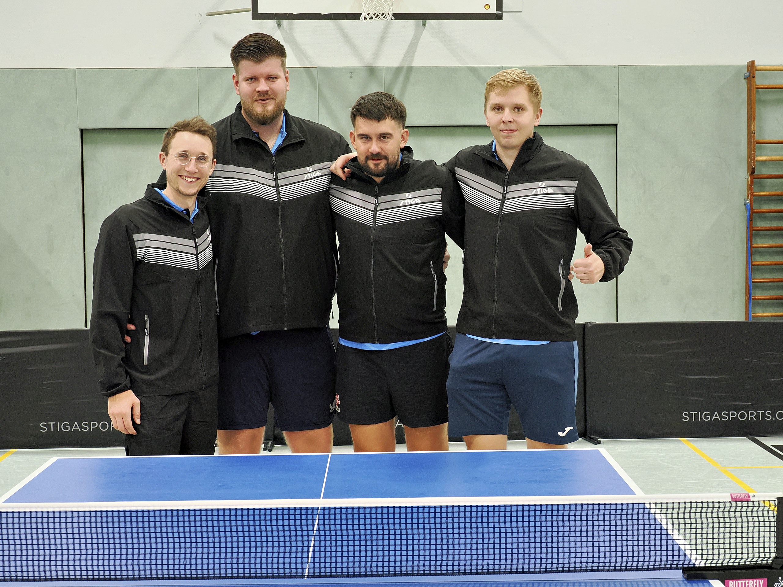 Die 1. SVF-Herren in der Oberliga-Saison 2025 / 2026 (vlnr): Niklas Munz, Christian Witter, Adrian Wiecek, Tomasz Tomaszuk (es fehlen Jens Lundquist, Cristian David Hold, Emil Madsen)